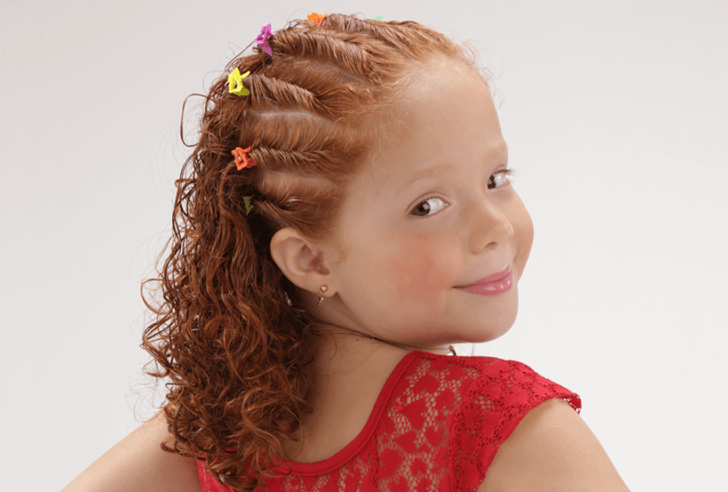 10 penteados infantis fáceis para os cabelos crespos e cacheados - Beleza  Natural